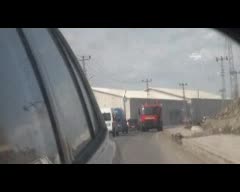 Kışlada yangın paniği: Askerler parkalarıyla müdahale etti