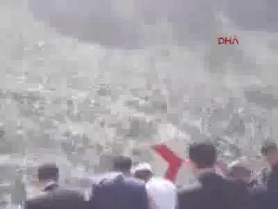 Karayolu yamacına çelik ağ ören dağcıların halatı koptu: 1 ölü 4 yaralı