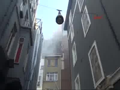 Emek Sineması'nda yangın paniği