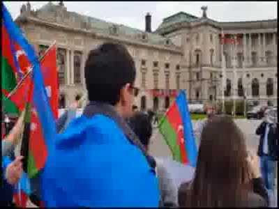 Azeriler AGİT'i protesto ettiler