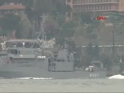 Rus savaş gemisi İstanbul Boğazı'ndan geçti