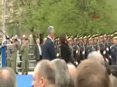 Kosova Cumhurbaşkanlığı devir-teslim töreni muhalefetin fırlattığı gaz bombaları gölgesinde gerçekleşti