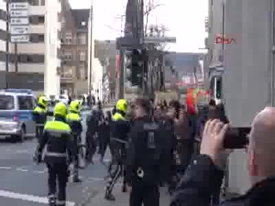 Almanya'da taşkınlık yapan PKK yandaşlarına polis müdahale etti