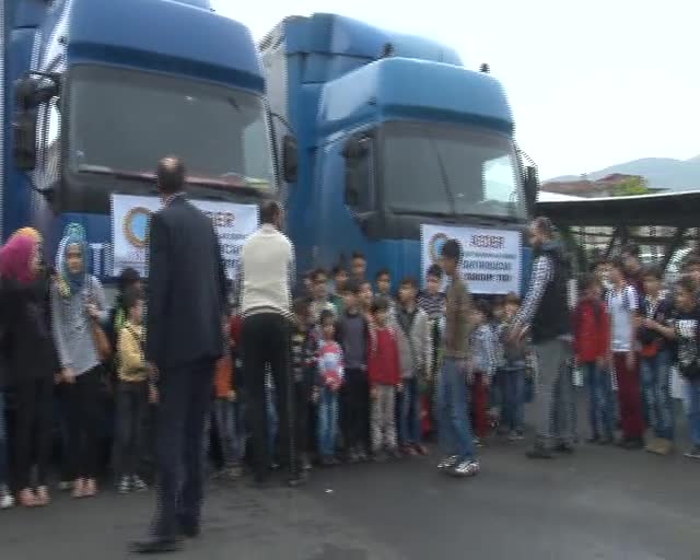 Bursa'daki Suriyeli öğrencilerden Bayırbucak'a yardım