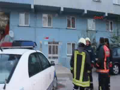 Minibüs apartman bahçesine uçtu