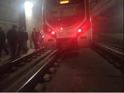 Marmaray'da arıza nedeniyle seferler durdu