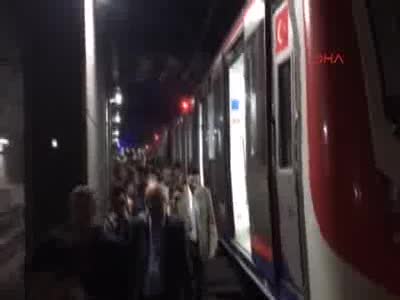Marmaray'da arıza nedeniyle seferler durdu -2
