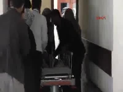 Öğrenci servisi devrildi; 30 yaralı