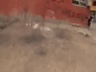 Hurda minibüste esrar satanlar yakalandı