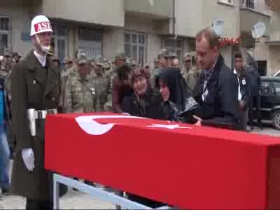Erzincan'da ölü bulunan astsubay, Elazığ'da toprağa verildi