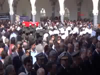Şehit uzman çavuşu son yolculuğuna 5 bin kişi uğurladı
