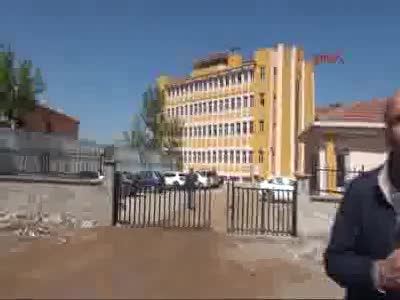 Diyarbakır'da 1 bina, 5 okul, 5 tabela