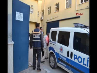 Annesinin başını keserek öldürdü