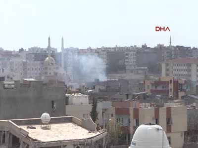 Nusaybin'de PKK'lılar 2 okulu ve diyaliz merkezini ateşe verdi
