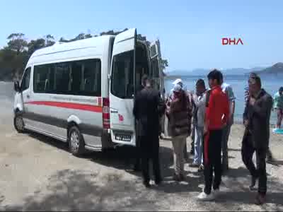Piknikçilerin kirlettiği koyu, hükümlüler temizledi