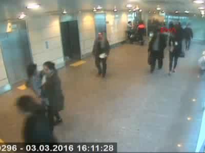 Öldürülen kadının havalimanında karşılanma anı güvenlik kamarasında