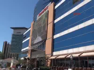İstanbul'da AVM'de silah sesleri