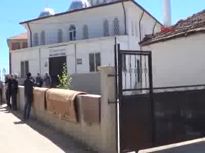 Cami avlusunda cinayet: 1 ölü, 1 yaralı