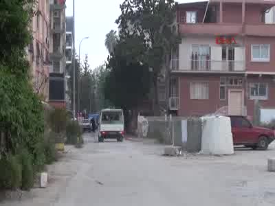 Adana'da polis ile çatışan 3 PKK yandaşından biri öldürüldü