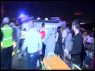 İstanbul'da minibüs devrildi: 2'si ağır 14 yaralı
