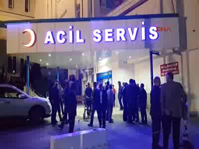 Kazayla babasını öldürdü, annesini yaraladı