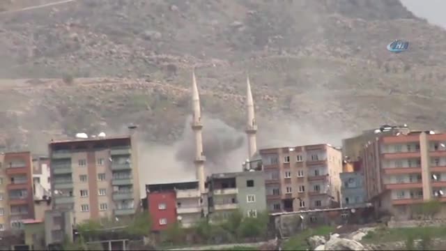 Şırnak'ta teröristlerin barındığı binalar vuruluyor