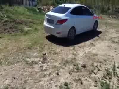 Jandarmadan kaçmaya çalışan araçta 50 kilo esrar ele geçti