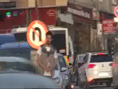 İstanbul'da Çevik Kuvvete saldırı!