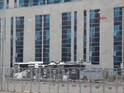 Gözaltına alınan Bank Asya çalışanları adliyeye getirildi