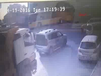 Polise saldırı zannedilen olay güvenlik kamerasında