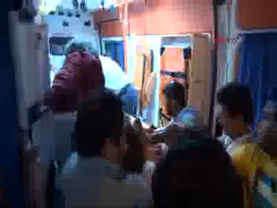 Motosiklet yayalara çarptı; 2 ölü, 2 yaralı