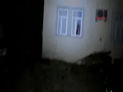 Havai fişek evi yakıyordu