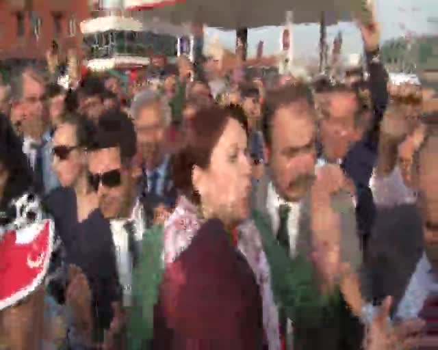 Meral Akşener Bursa'da kendisine "başbuğ" diye seslenenlere tepki gösterdi