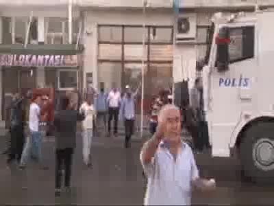 Kilis'te şiddetli patlama! 1 kişi öldü, 10 kişi yaralandı!
