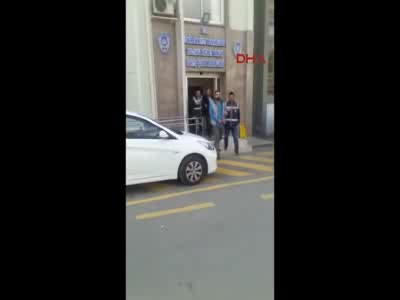 Kaçırdıkları ortağının kulağını kesen şüpheliler yakalandı