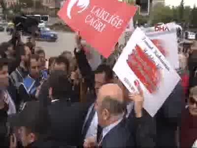 Meclis önünde biber gazlı polis müdahalesi