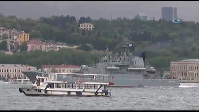 Rus savaş gemisi Boğaz'dan bu kez sorunsuz geçti