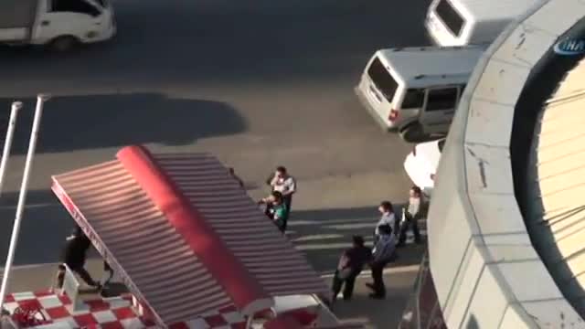 Alkollü şahıstan polise tokmaklı saldırı