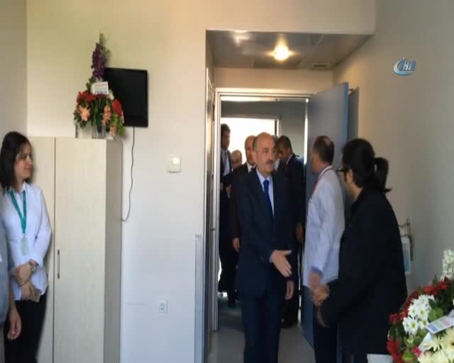 Bakanlar bombalı saldırıda yarlanan hastalara ziyarette bulundu