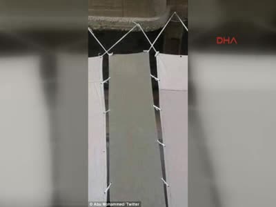 Düşen uçaktan sadece elindeki çizikle kurtuldu