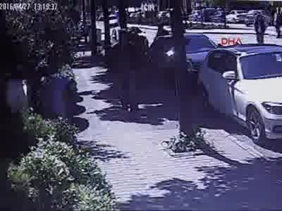 İstanbul'da kafe basıp ortalığı savaş alanına çevirdiler