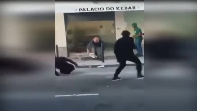 50 çete üyesini dağıtan Türk dönerci ülkenin gündeminde