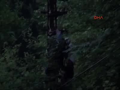 Sokak lambasının onarırken öldü