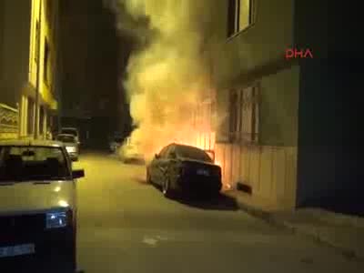 Park halinde yanan otomobilde kundaklama iddiası
