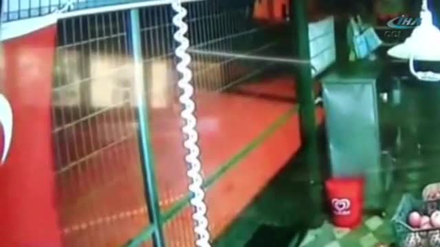 Market hırsızları kamerada