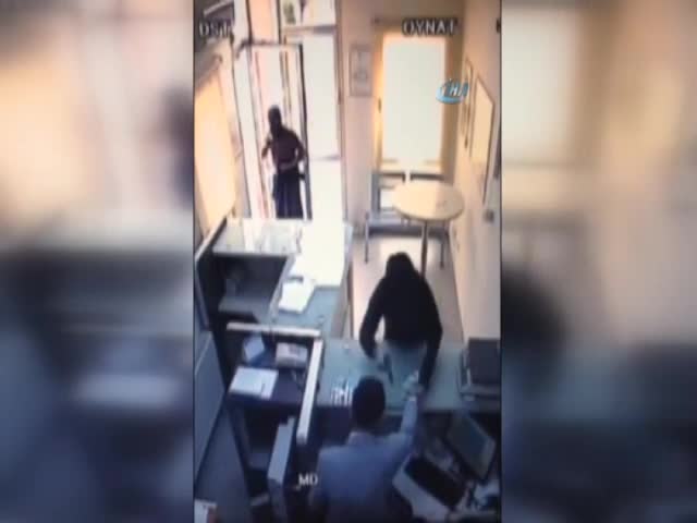 20 saniyede 15 bin lirayı böyle çaldılar