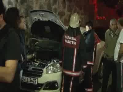 İstanbul Eyüp'te 5 otomobil kundaklandı