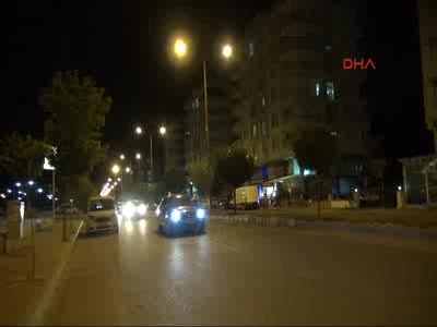 Kilis'e roketatarlı saldırılara tencere-tavalı protesto