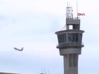 Elektrik yüklü bulutlar hava trafiğini etkiledi