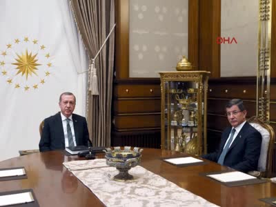 Cumhurbaşkanı Erdoğan ile Başbakan Davutoğlu'nun görüşmesi başladı